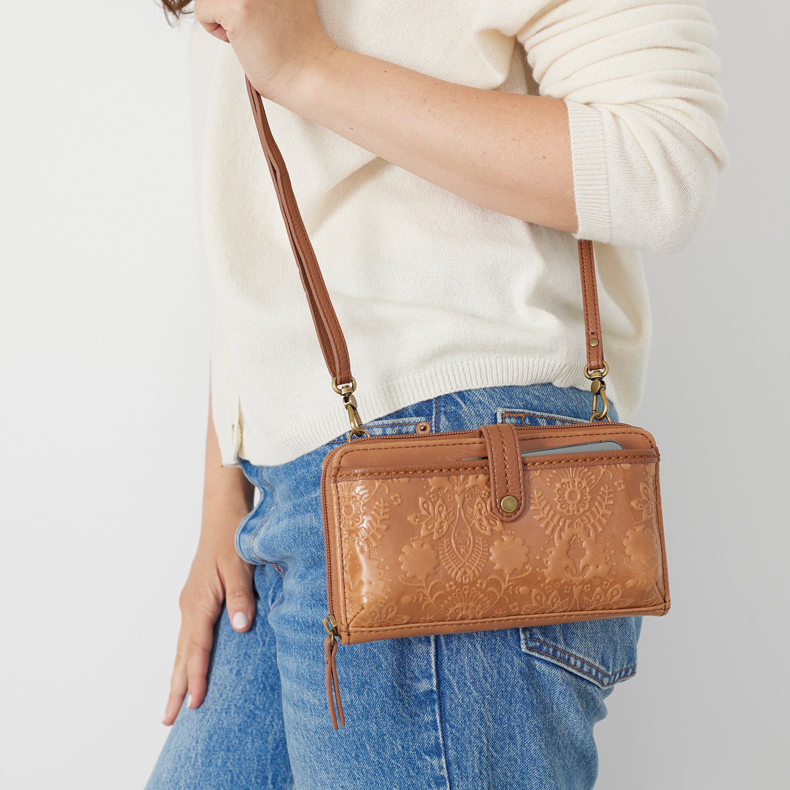 The Sak Women's Silverlake Smartphone Crossbody Handbag In Indigo | ModeSens